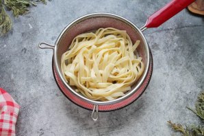 Паста с креветками и соусом "Песто"