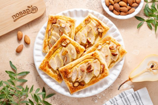 Слойки с грушм?ми и орехами