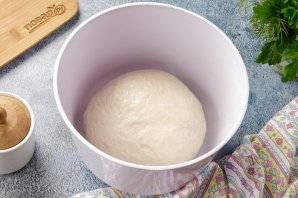 Дрожжевые беляши на воде