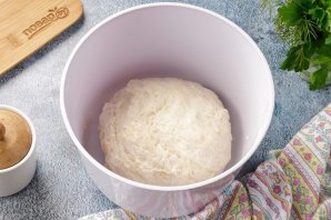 Дрожжевые беляши на воде