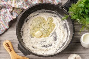 КуринѼ?е биточки в сливочном соусе