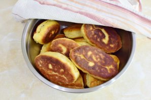 Жареные пирожки на кеѼ?ире с картошкой и грибами