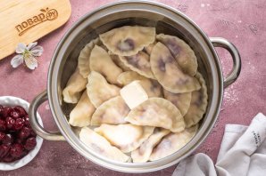 Вареники с тофу и вишней