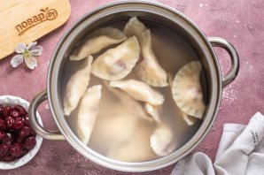 Вареники с тофу и вишней