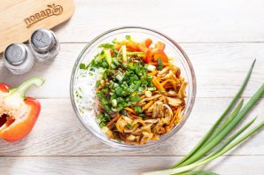 ФунѼ?оза с вешенками и овощами