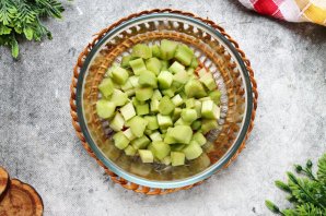 Пирог с клум?никой, ревенем и посыпкой