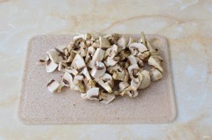 Жаркое с грибами в горшм?чках