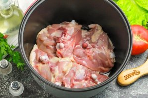 Курица в м?ультиварке жареная