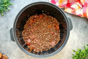 Гречка с сосиской в мультиварке