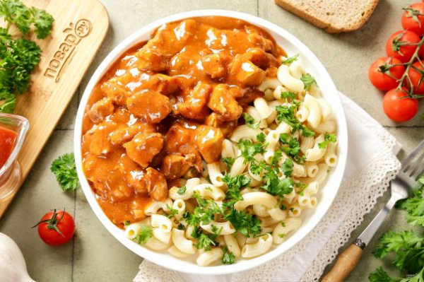 ГулѼ?ш с макаронами