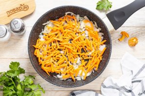 Тушеная картошка с лисичками