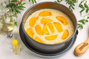 Творожный пирог с персиками