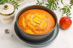 Творожный пирог с персиками