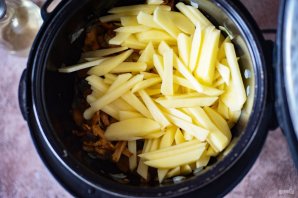 Картошка с лисичками в мультиварке
