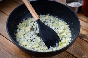 Лисички в сливочном соусе