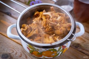 Лисички в сливочном соусе