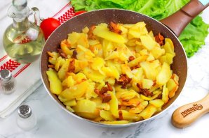 Лисички, жареные с картошкой
