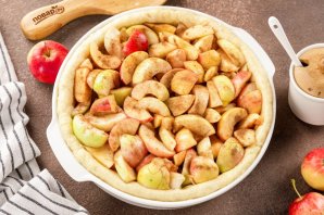 Пирог сметанный с яблоками