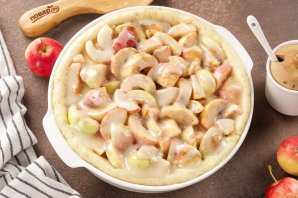 Пирог сметанный с яблоками