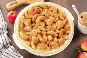 Пирог сметанный с яблоками