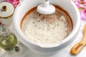 Простой шоколадный пирог из кислого молока