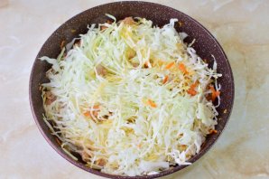 Тушеная капуста с индейкой