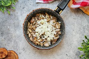 Жареные маслята с картошкой