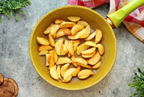 Жареные маслята с картошкой